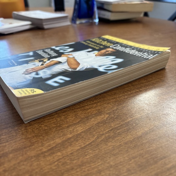 Kitchen Confidential: Adventures in the Culinary Underbelly by Bourdain, Anthony - Picture 3 of 6